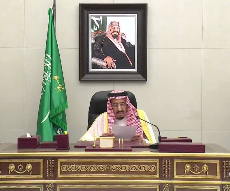 خادم الحرمين الشريفين لعموم المسلمين: أُحييكم من أرض الرسالة
