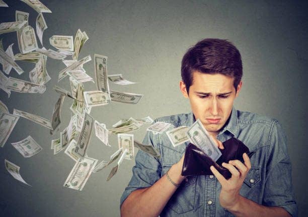أكثر 6 أشياء تهدر المال.. هل تقع ضحية لها؟