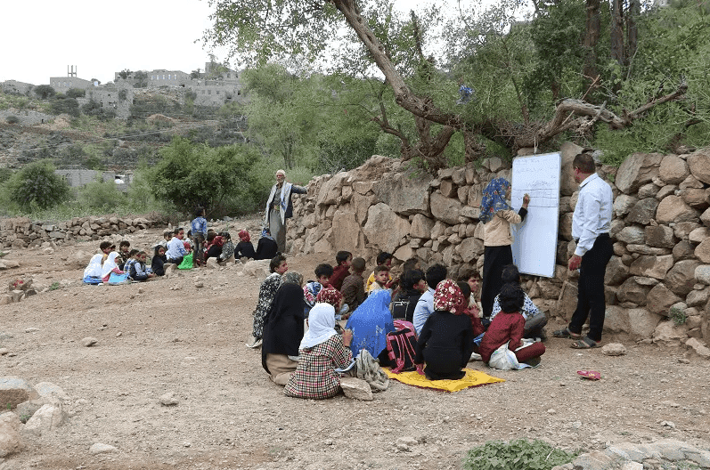 ما قصة الصورة التي غيرت مصير أطفال في اليمن؟