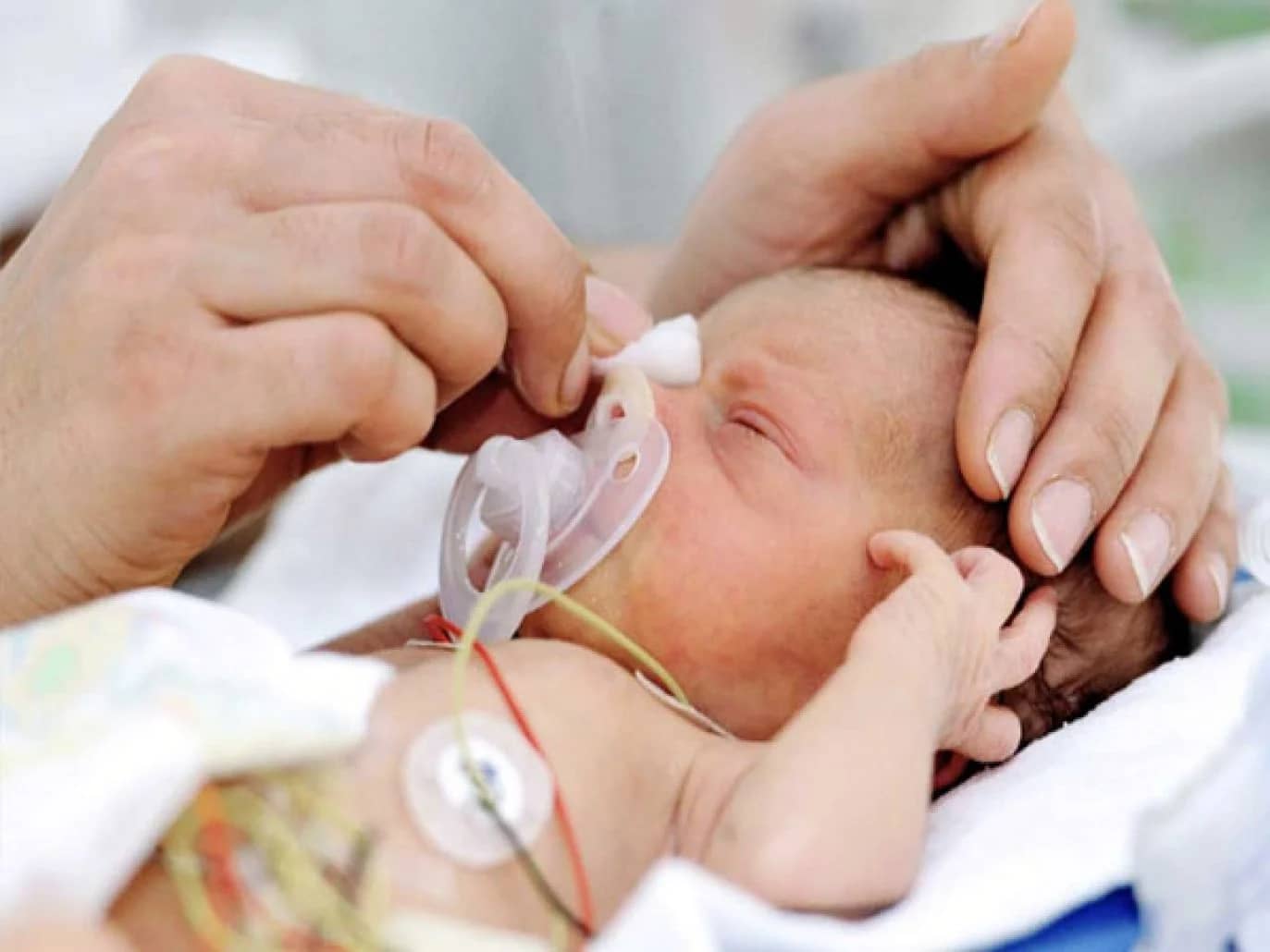 بعد رقم قياسي جديد لأقل مدة حمل.. ما هي مخاطر الولادة المبكرة؟