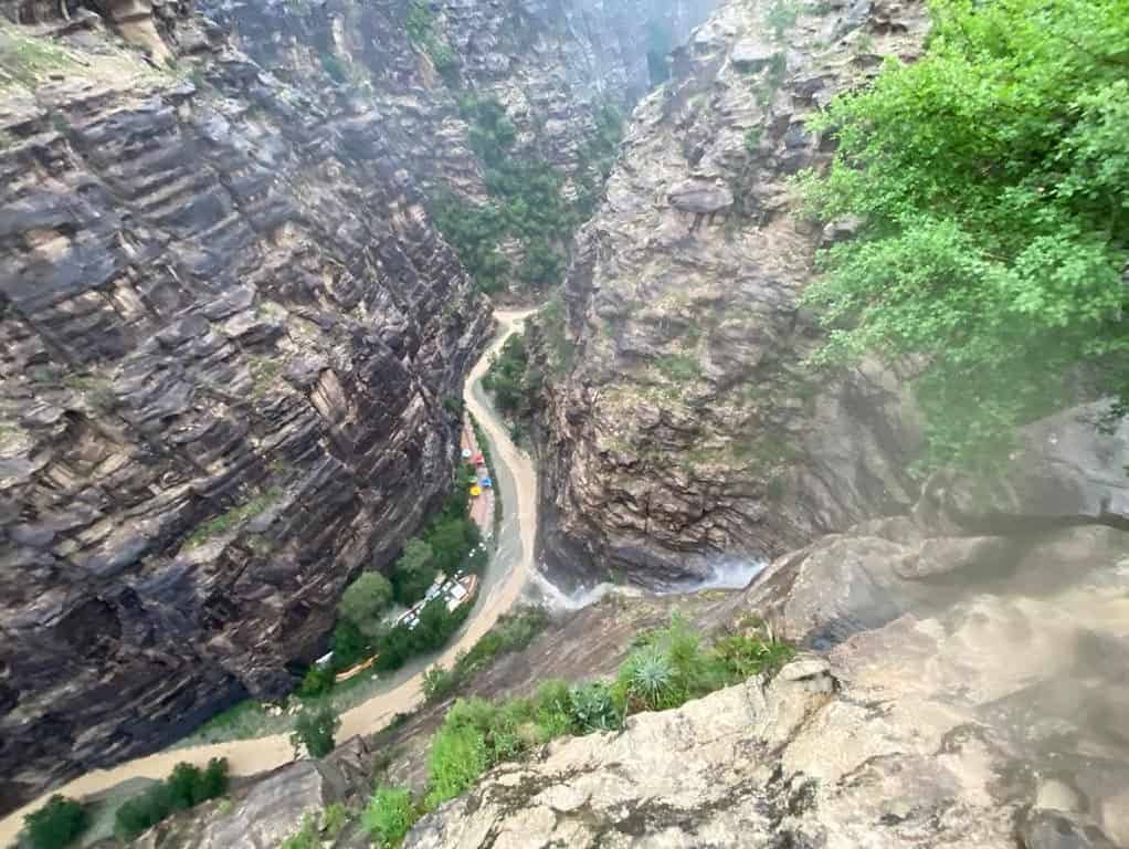 صور وفيديو| وادي &#8220;لجب&#8221;.. جنة المملكة &#8220;الغريبة&#8221; التي تعكس عبقرية الطبيعة