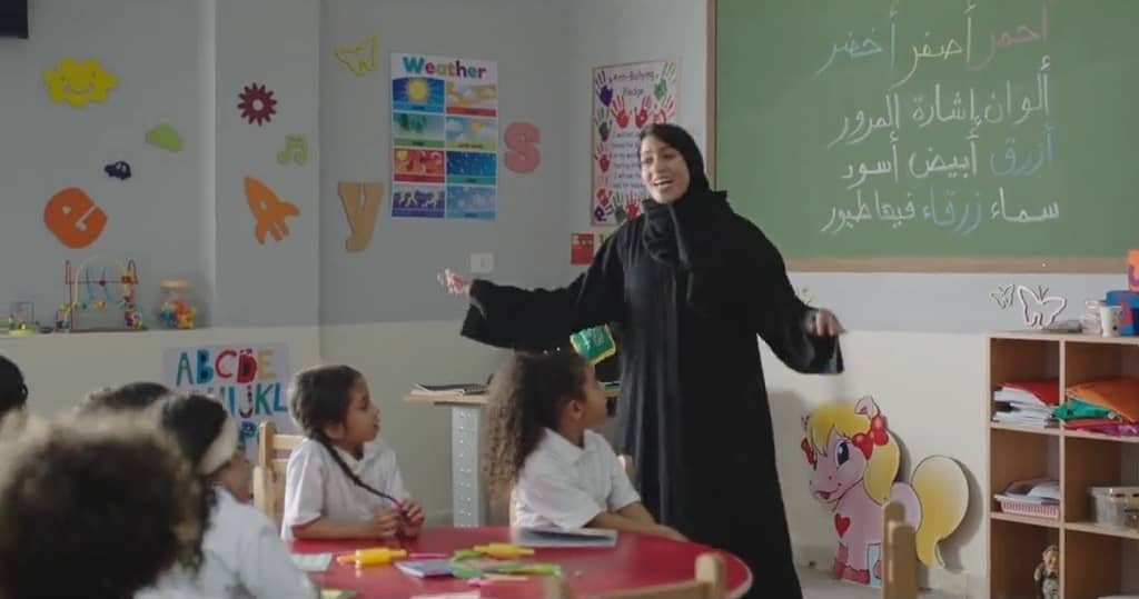 ما هو البرنامج التأهيلي لمعلمات رياض الأطفال للتدريب على الفنون الموسيقية؟