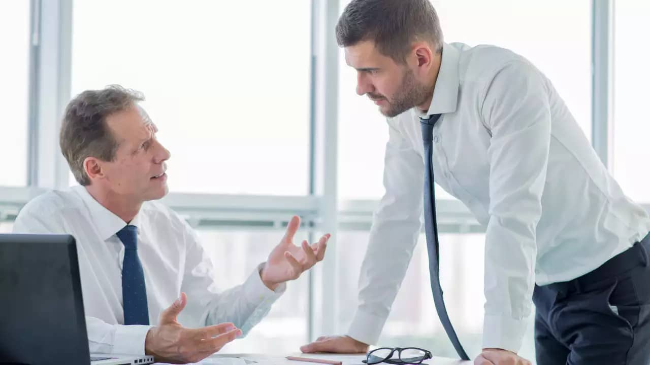 استراتيجيات ناجحة للتعامل مع المدير دائم الضغط