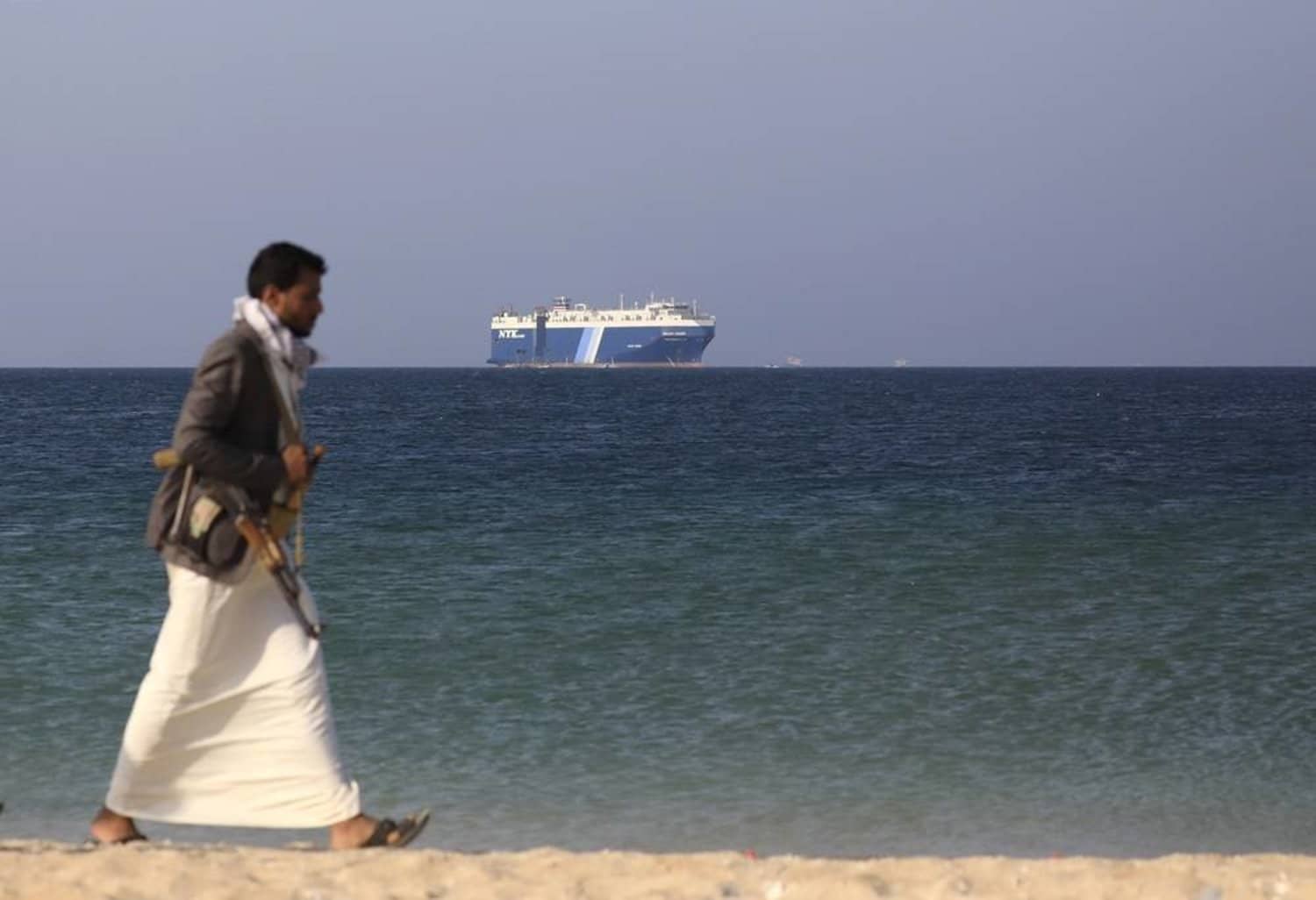 ما الخيارات الأمريكية للرد على هجمات الحوثيين في البحر الأحمر؟