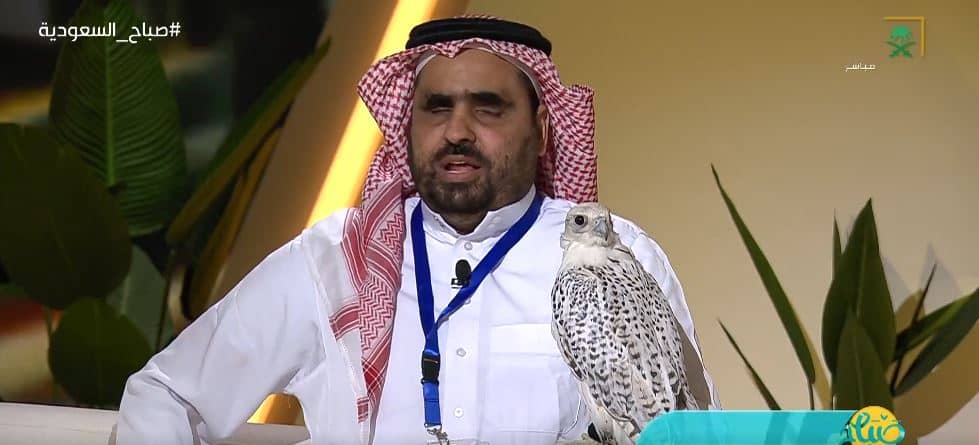 إرادة حديدية.. &#8220;بدر الشراري&#8221; أول صقار سعودي كفيف