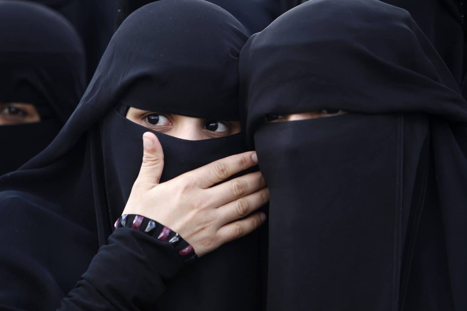مع بداية العام الجديد.. سويسرا تبدأ حظر النقاب في الأماكن العامة