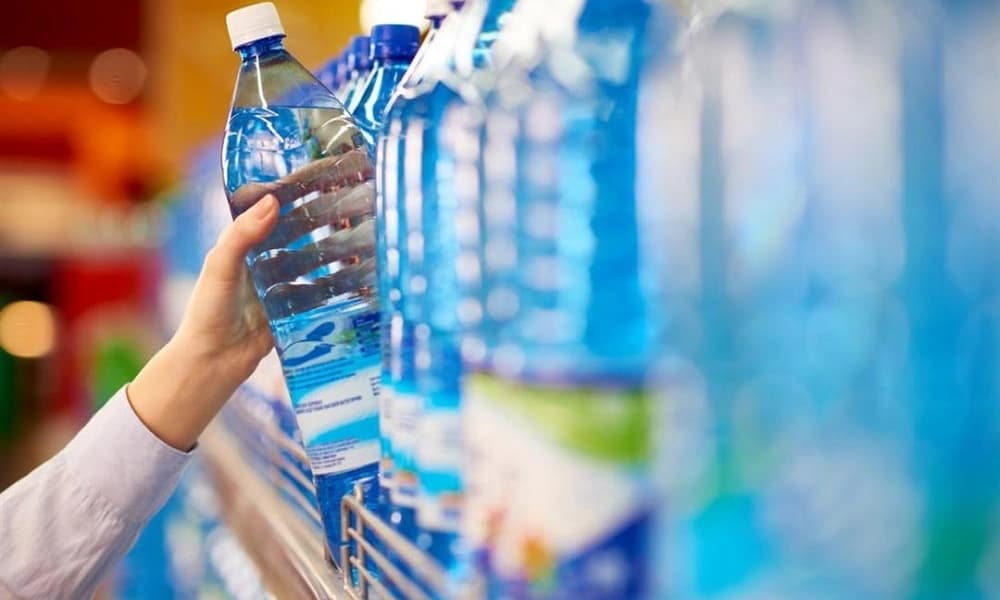 إنفوجرافيك| ما مدى شعبية المياه المعبأة في زجاجات حول العالم؟