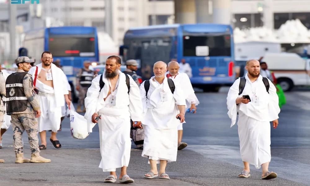 في يوم التروية.. قوافل الإيمان تتوافد إلى منى