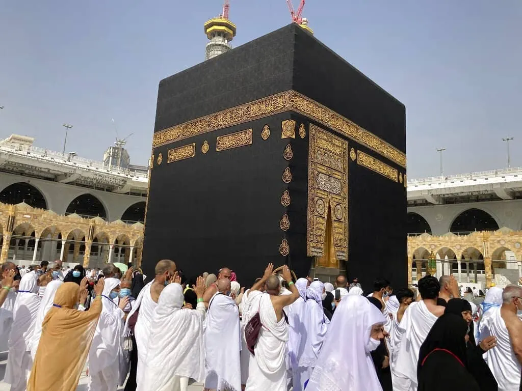 إنفوغرافيك | أدب الرحلة.. هكذا تناول المثقفون مكة في اقتباساتهم