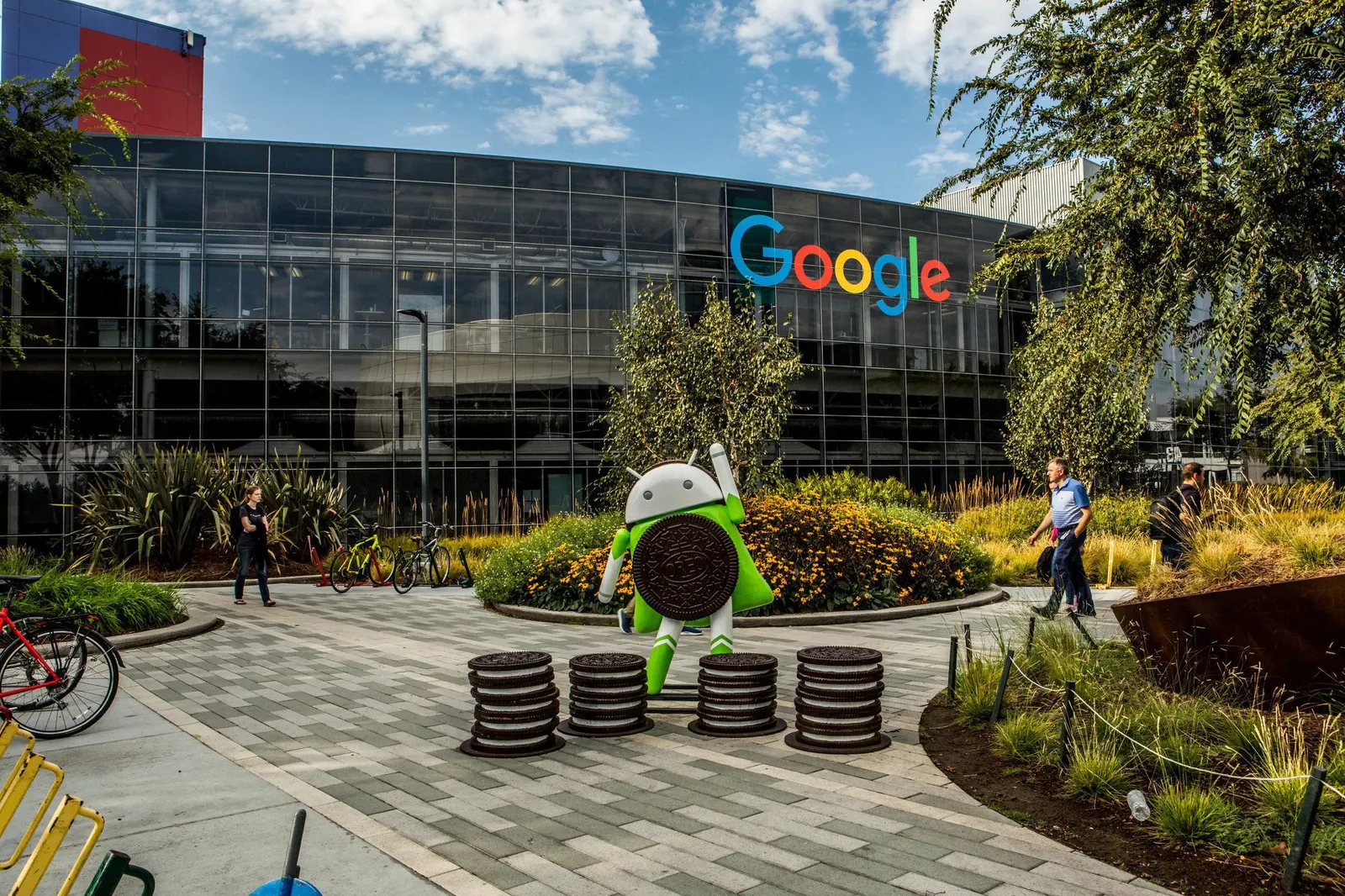 بعد الاستغناء عن Hangouts رسميًا.. 10 خدمات مصيرها مقبرة Google