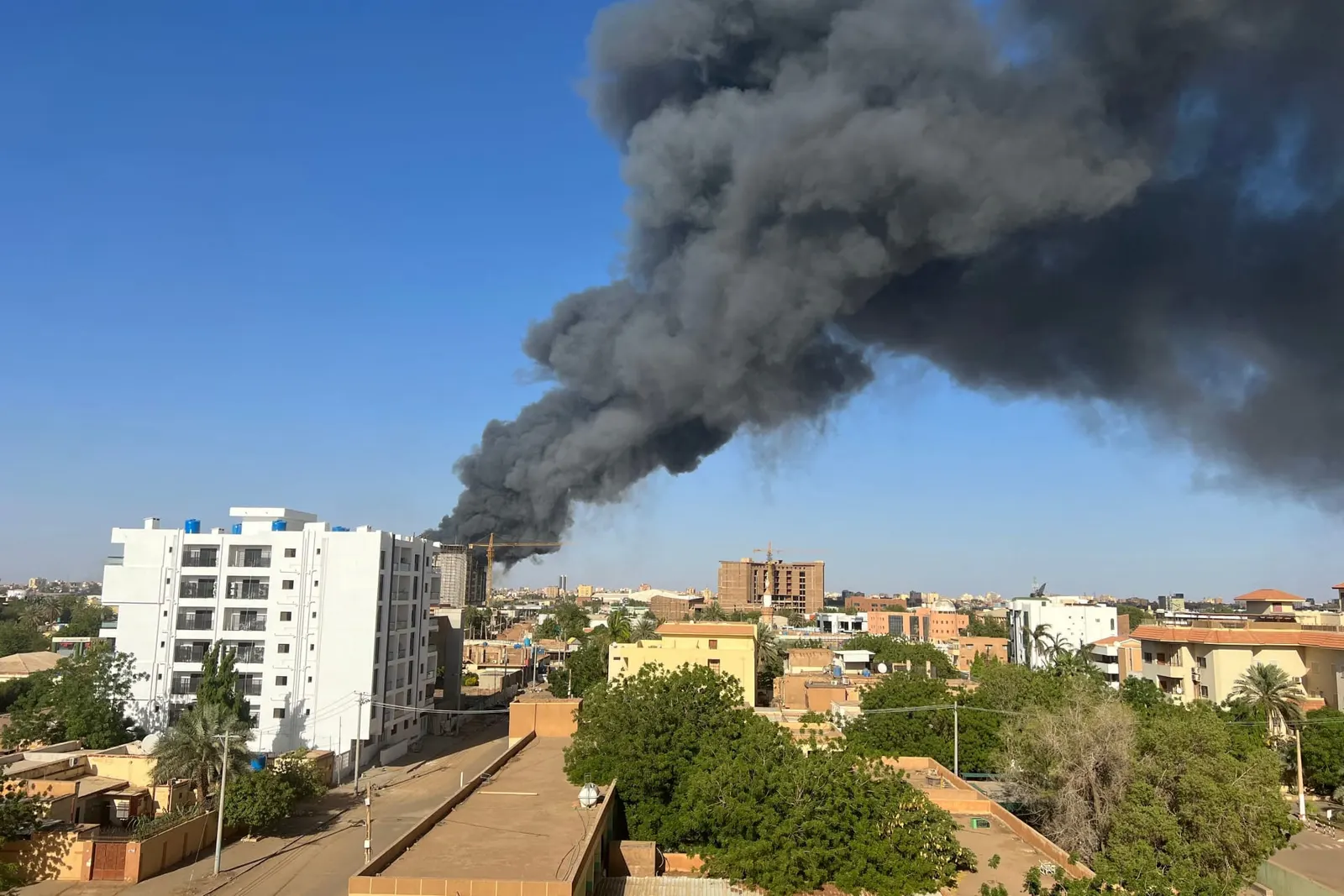 فيديو| هل هناك أياد خارجية وراء اشتعال الأوضاع في السودان؟.. باحث يُجيب