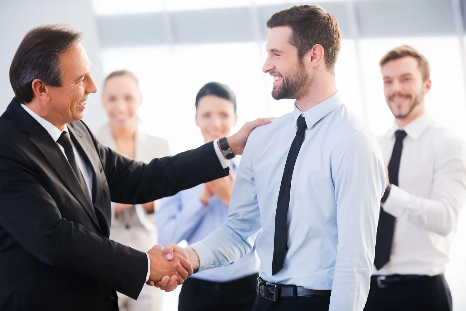 كيف تترك انطباعًا إيجابيًا عند مديرك الجديد؟