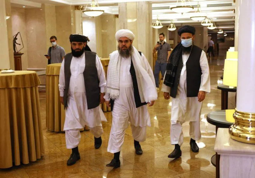 وزير أفغاني فر بعد استيلاء طالبان على السلطة يعود.. ماذا يحدث في أفغانستان؟