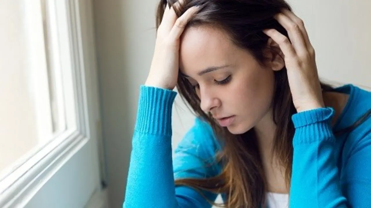 لماذا قد تشعر بأنك غير جيد كفاية؟ وكيف تتعامل مع هذا الإحساس؟