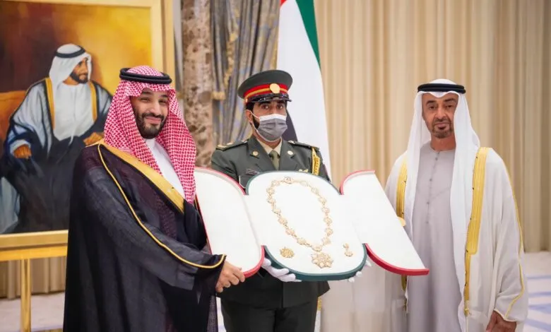 بعد منحه لولي العهد السعودي .. قائمة الحاصلين على "وسام زايد"