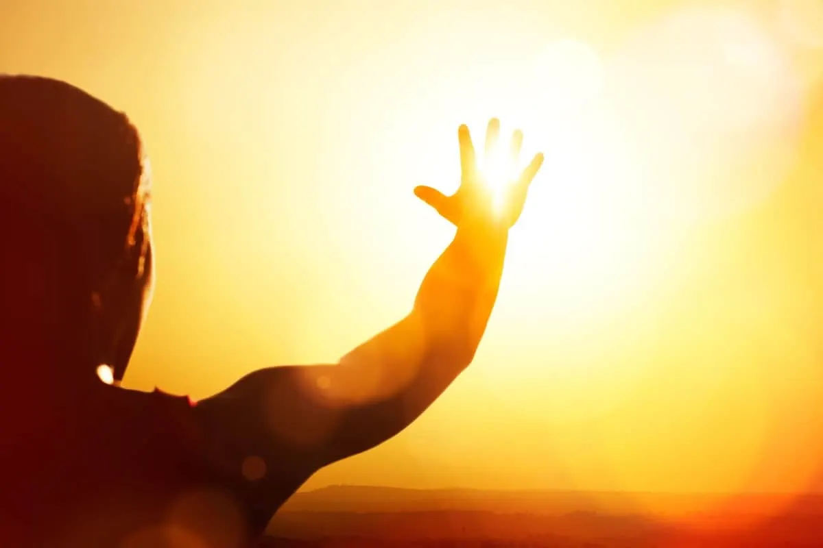 ما هي الأمراض الناجمة عن الحرارة؟ وكيف يتعامل معها أطباء قسم الطوارئ؟