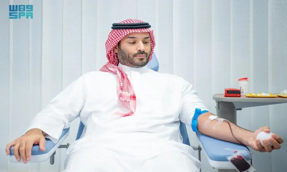ولي العهد يتبرع بالدم ويدشّن حملة سنوية لتعزيز ثقافة العطاء