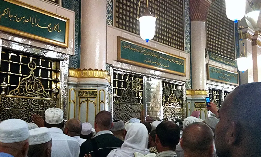 أسرار الحجرة النبوية الشريفة.. ممّ تتكون؟ ومتى نُهبت؟