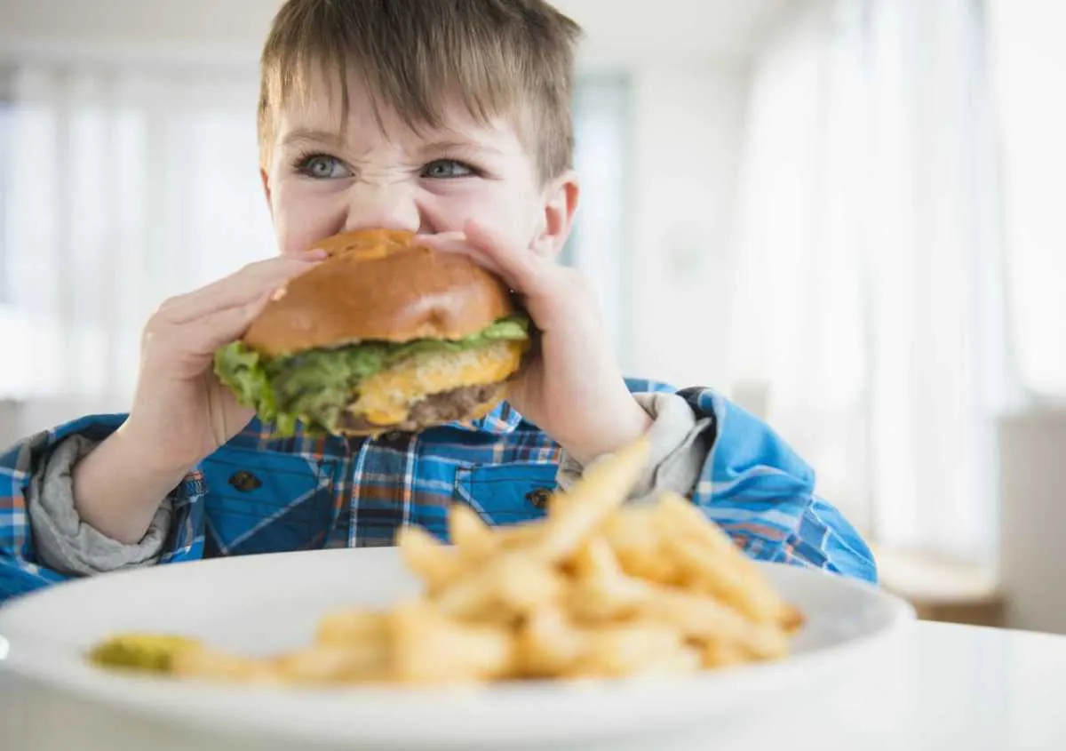 لماذا تستمر عادات الأكل المكتسبة في الطفولة مدى الحياة؟