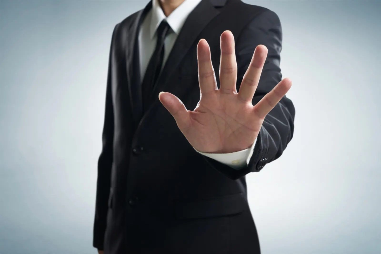 لماذا يجد البعض صعوبة في رفض أشياء لا يريدونها؟