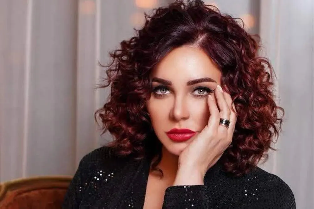«نقابة الفنانين السورية» تفصل سلاف فواخرجي بسبب «الأسد»