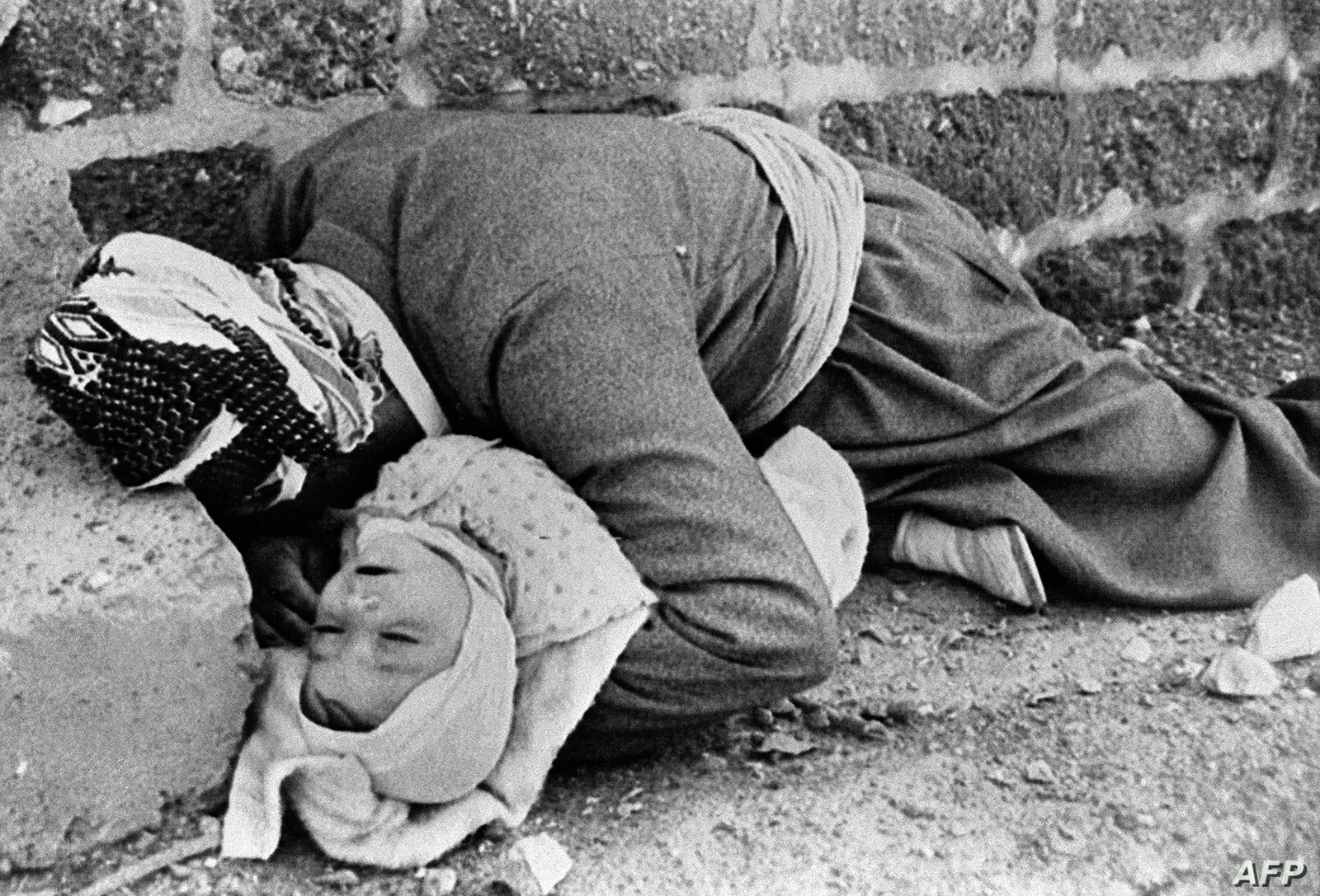 منْ أباد «حلبجة» بالكيماوي.. صدام حسين أم إيران ؟
