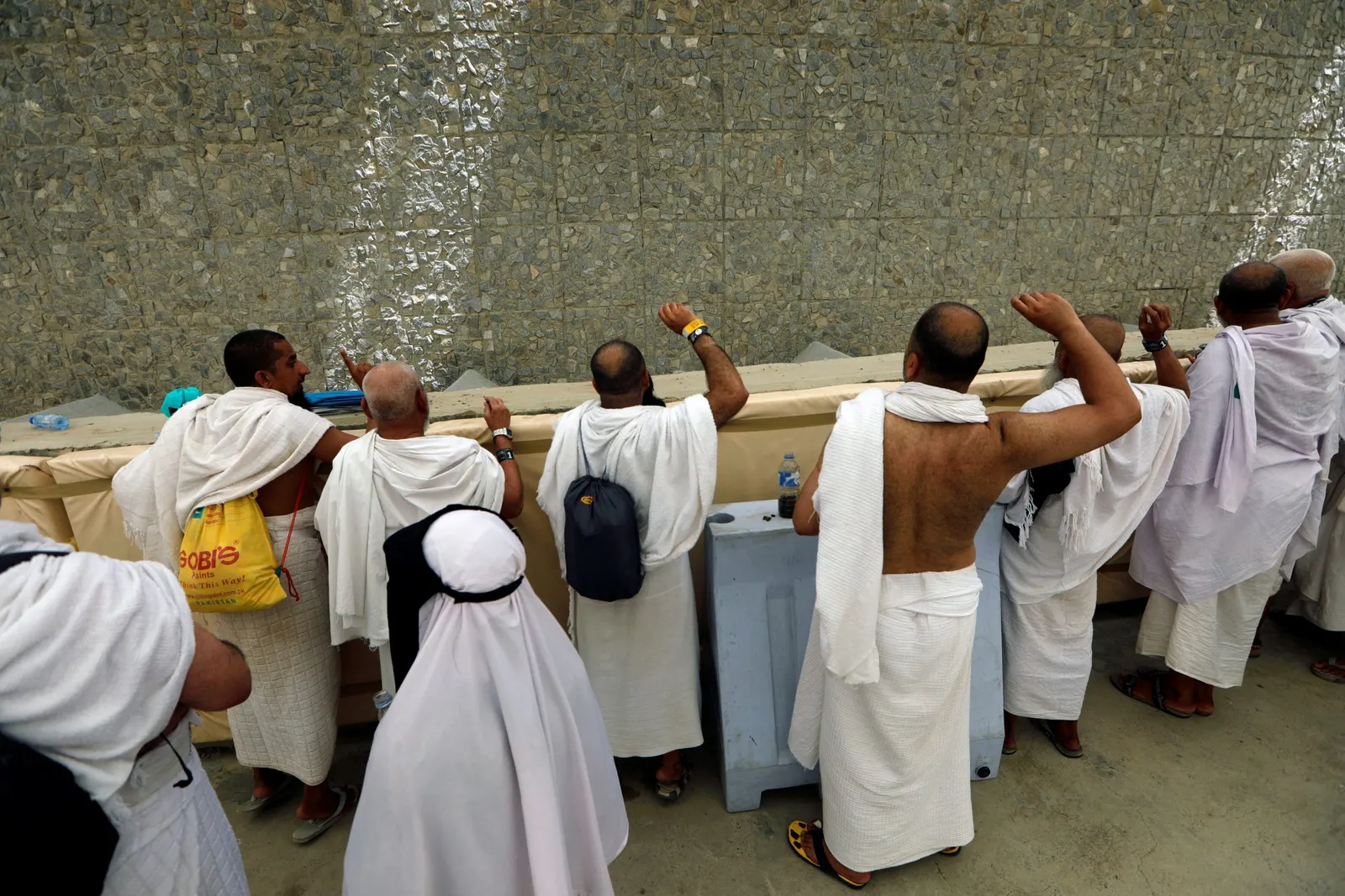 أين تذهب حصى الجمرات بعد رميها؟