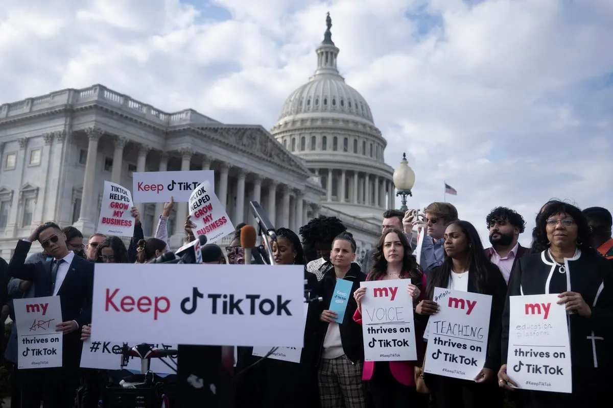 TikTok يواجه أزمة وجود في الولايات المتحدة: حظر أم بيع إجباري؟