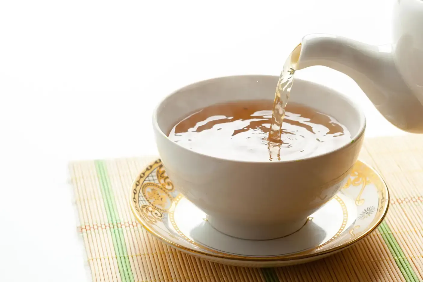 لماذا تؤثر الأكواب الخزفية على طعم وفوائد الشاي؟