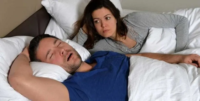 لماذا يتحدث الناس أثناء النوم؟