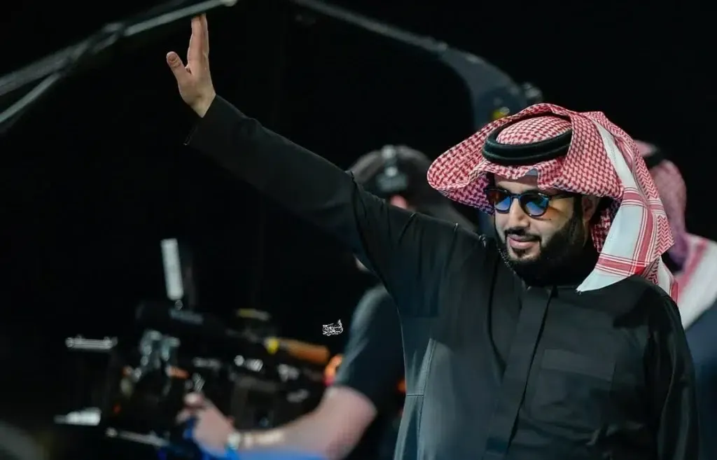 عددهم 19.. هوية الأعضاء الرئيسيين في "جائزة القلم الذهبي" الأدبية