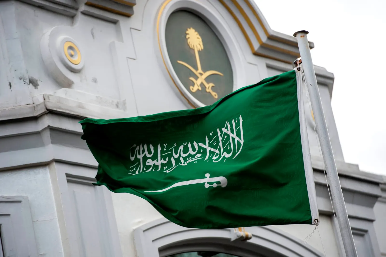 حالات يُمنع فيها استخدام العلم السعودي.. وهذه قصة اختياره