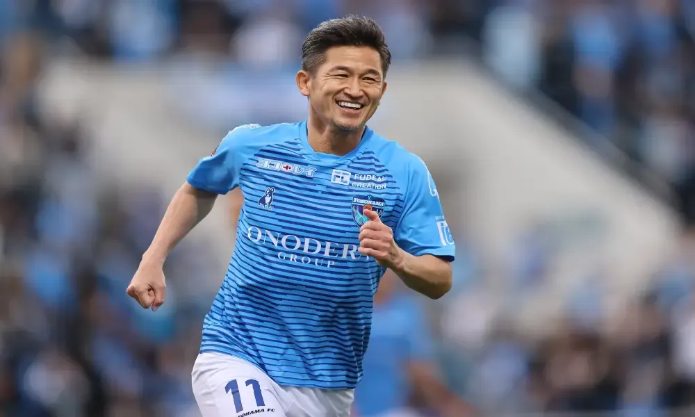 أكبر 12 لاعبًا لا يزالون يلعبون كرة القدم حتى اليوم