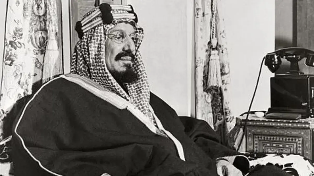 في ذكرى وفاته .. صور نادرة ترصد لحظات مميزة في حياة الملك "عبد العزيز آل سعود"