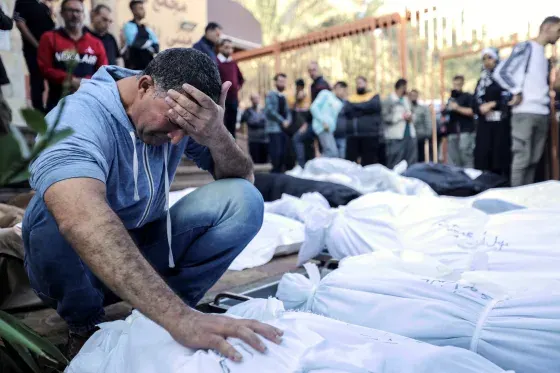 ما قوانين جرائم الحرب التي تنطبق على ما يحدث في قطاع غزة؟