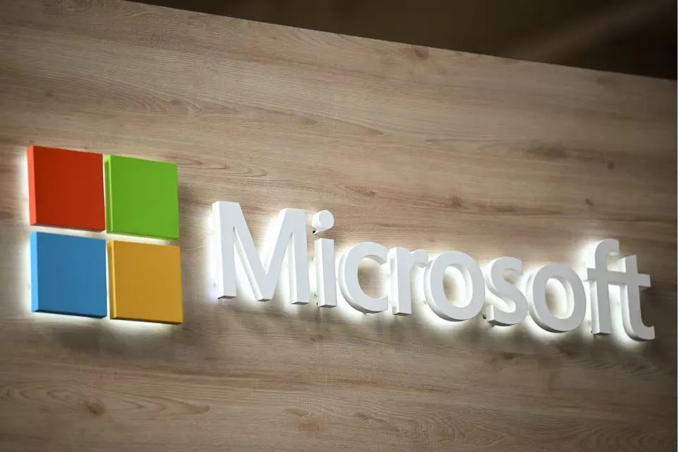ما نعرفه عن نموذج الذكاء الاصطناعي صغير اللغة الذي أطلقته Microsoft