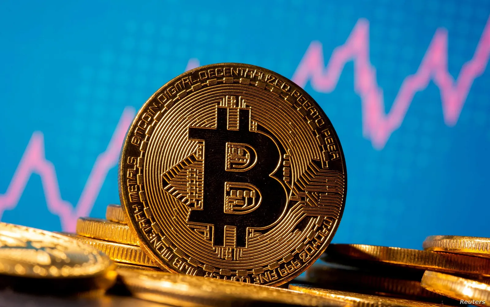مستوى قياسي.. عملة البيتكوين تتخطى 100 ألف دولار