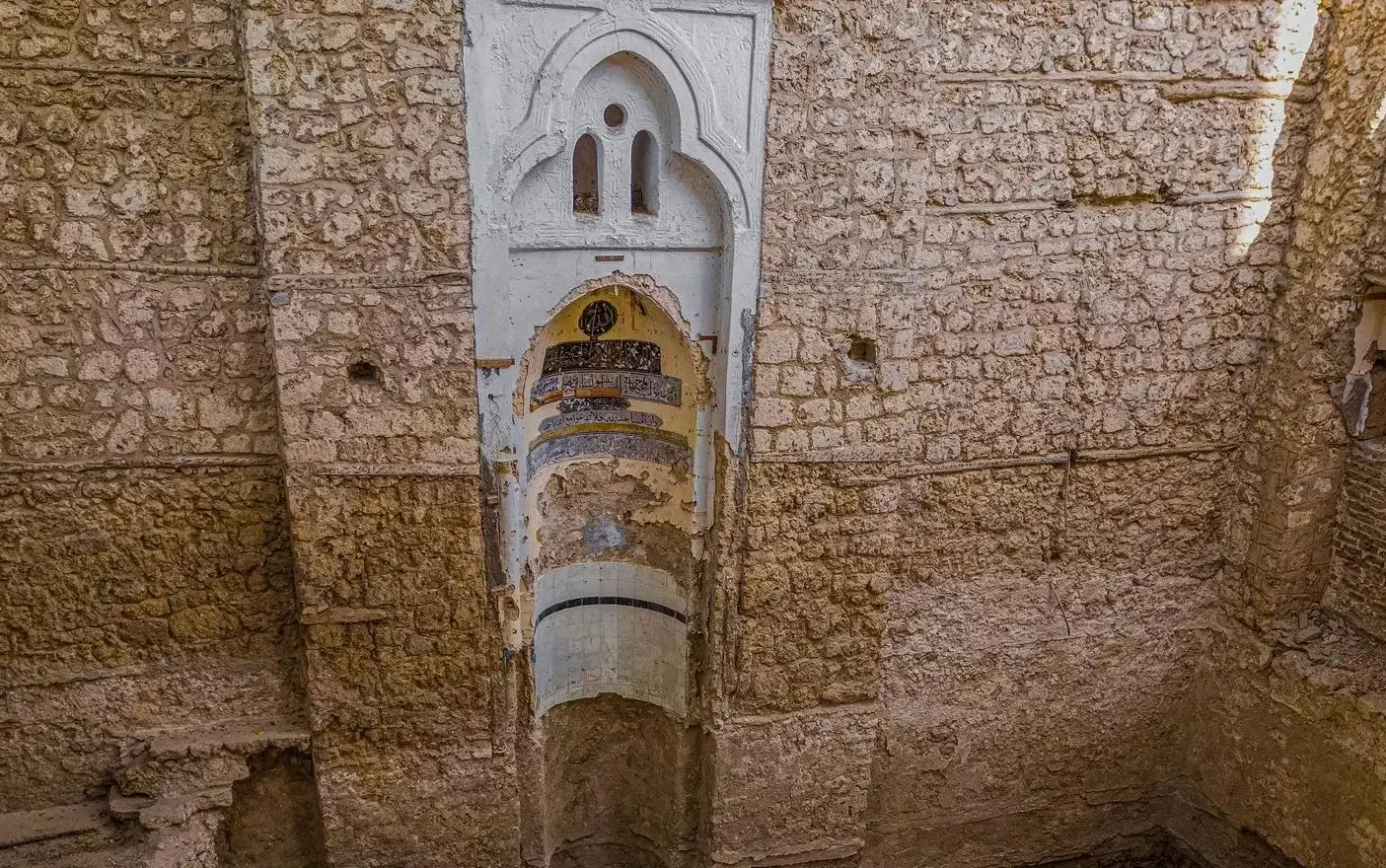 "جدة التاريخية": اكتشاف قطع أثرية بمسجد "عثمان" يعود تاريخها لـ 1200 عام