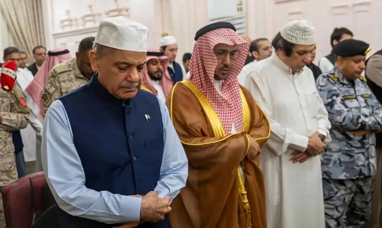 رئيس وزراء باكستان يزور المسجد النبوي