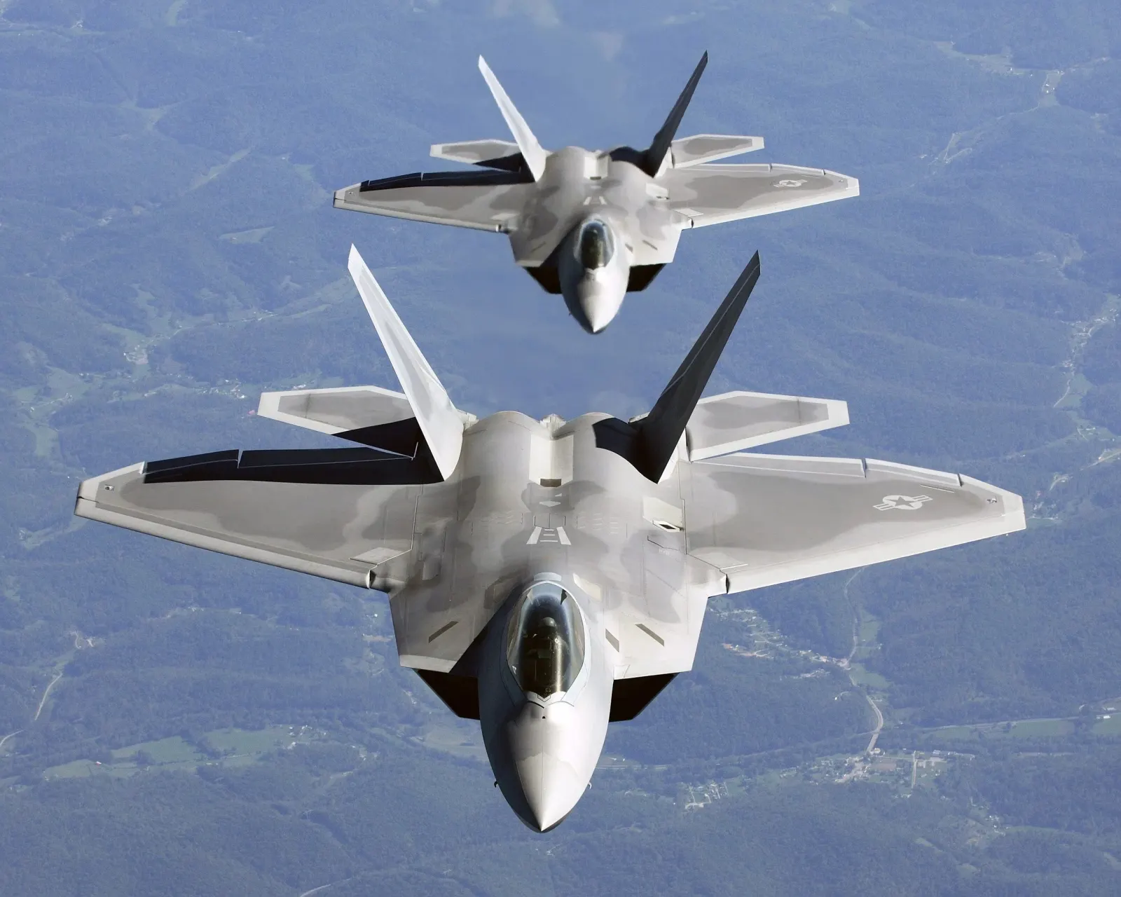 طائرة F-22.. درع أمريكا لحماية الاحتلال الإسرائيلي
