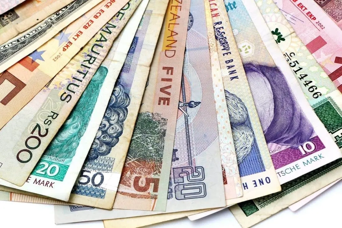 العملات الرئيسية الأفضل والأسوأ أداءً في عام 2023