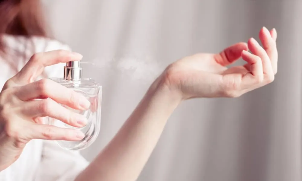 العطور وكريمات العناية قد تدّمر صحتك!