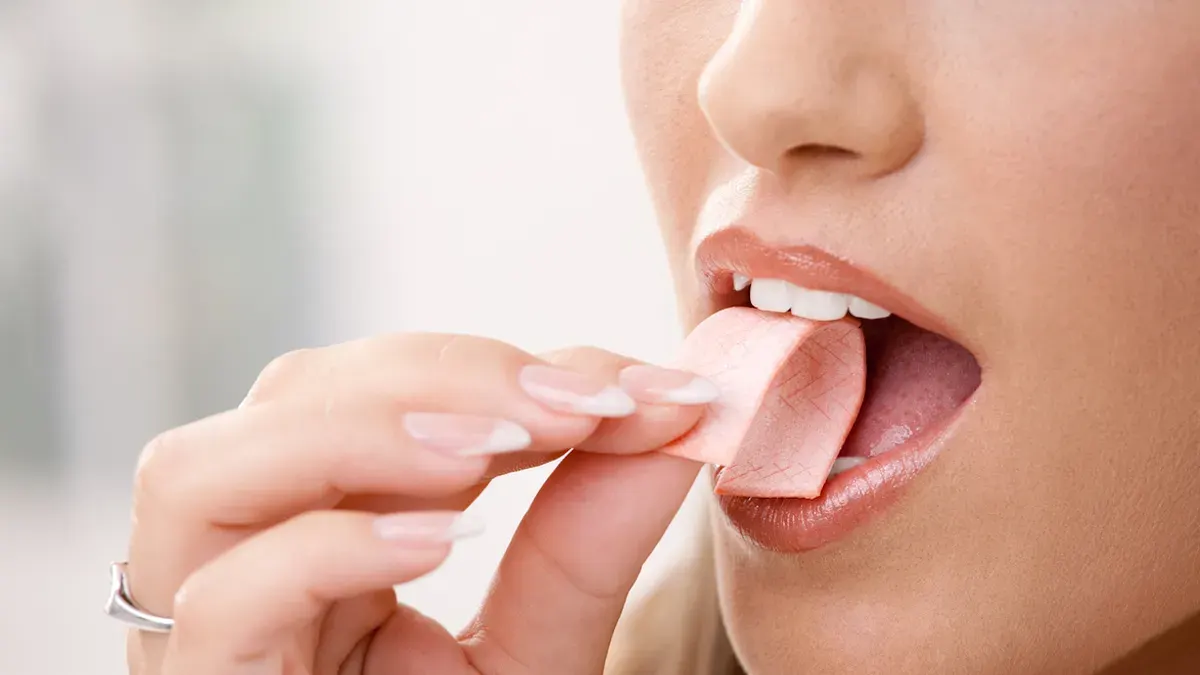 هل يستغرق هضم العلكة 7 سنوات فعلًا؟