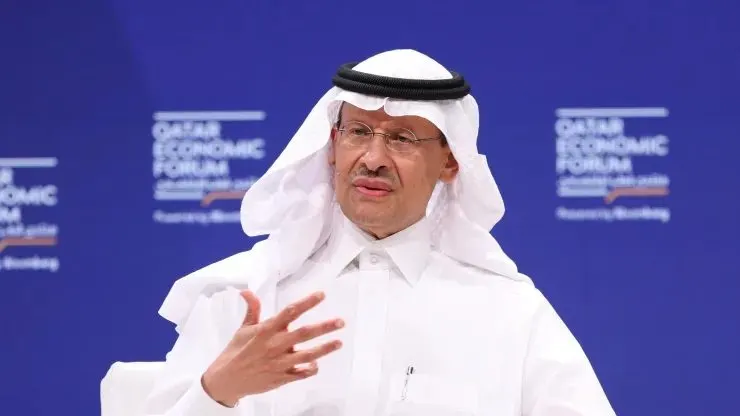 وزير الطاقة يحذر المضاربين في السوق قبل اجتماع أوبك +.. لماذا؟
