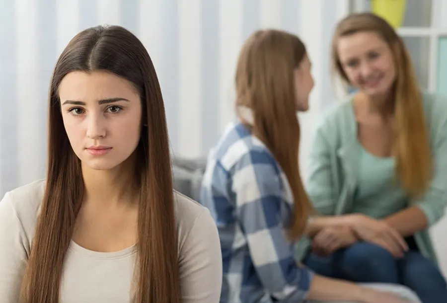 عدة طرق لاكتشاف الأصدقاء المزيفين في حياتك