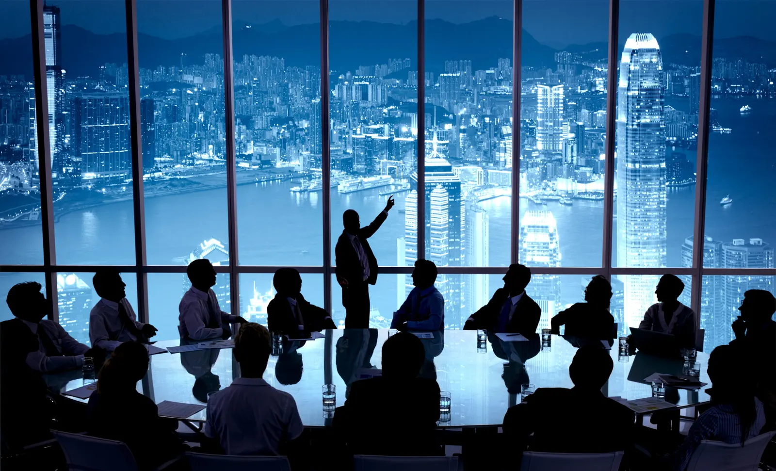 شركات أجنبية تسابق الزمن لفتح مقرات لها في السعودية.. لماذا؟