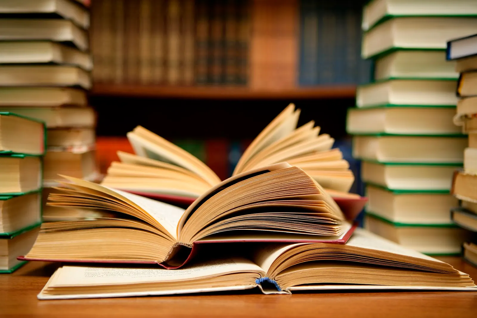 اليوم العالمي للكتاب.. حين تتحول الروايات إلى مصدر إلهام خطير