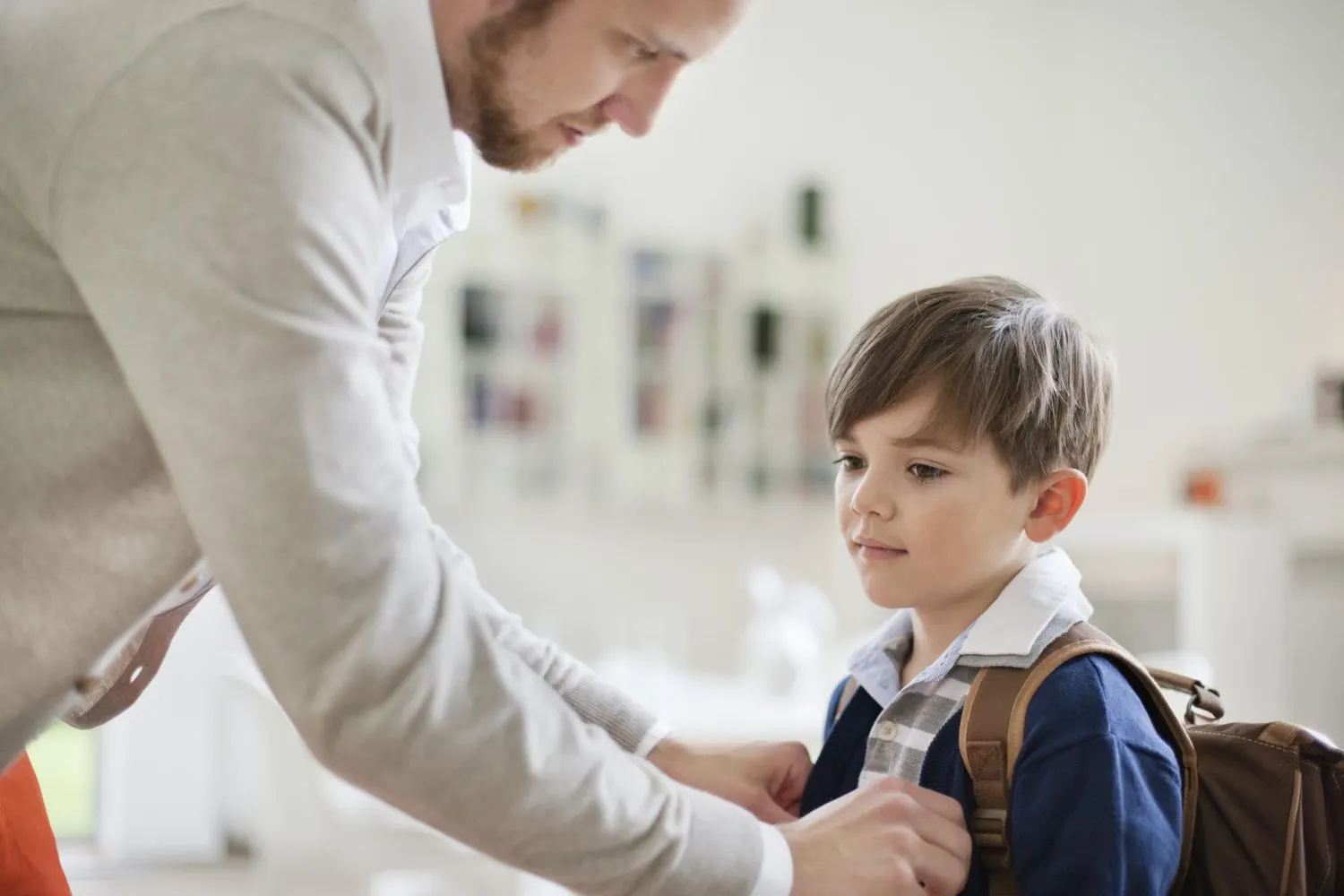ماذا لو اعتاد طفلك رفض الذهاب للمدرسة؟.. نصائح لجعله يحبها