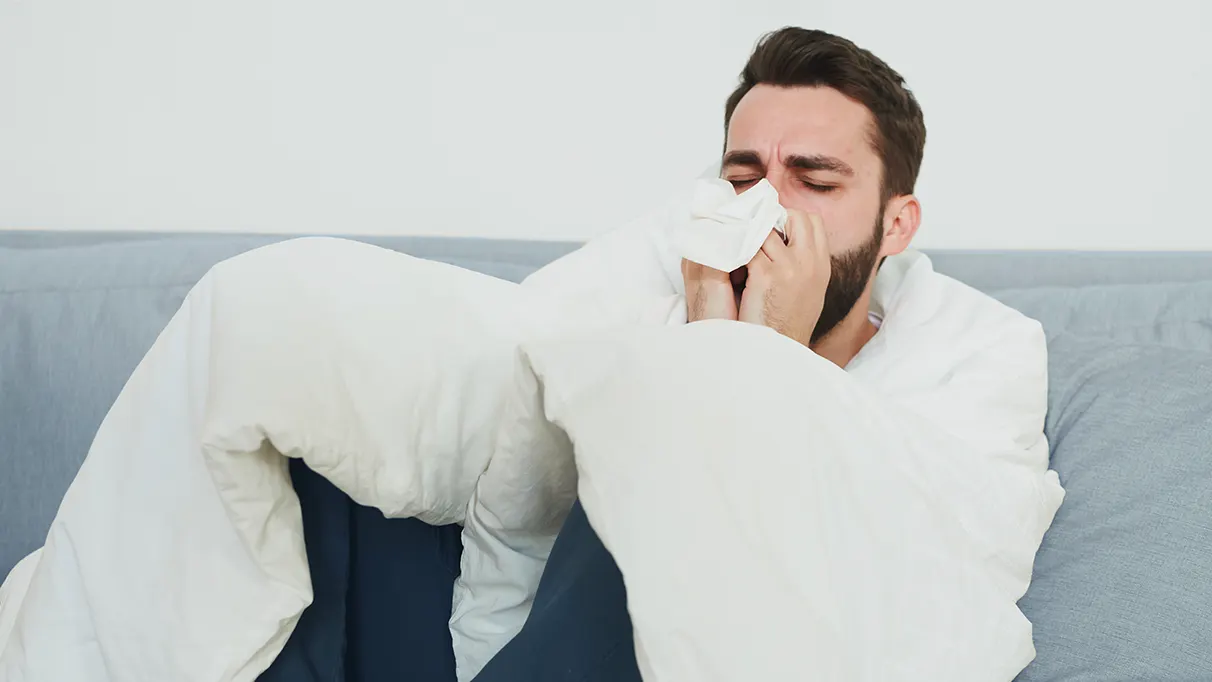 لماذا تسبب الإصابة بنزلات البرد صعوبة في السمع؟