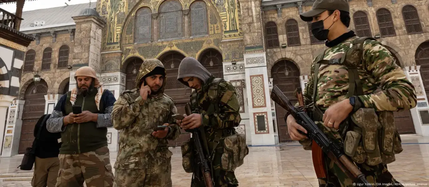 كيف سيتم دمج الفصائل السورية المسلحة بعد سقوط الأسد؟